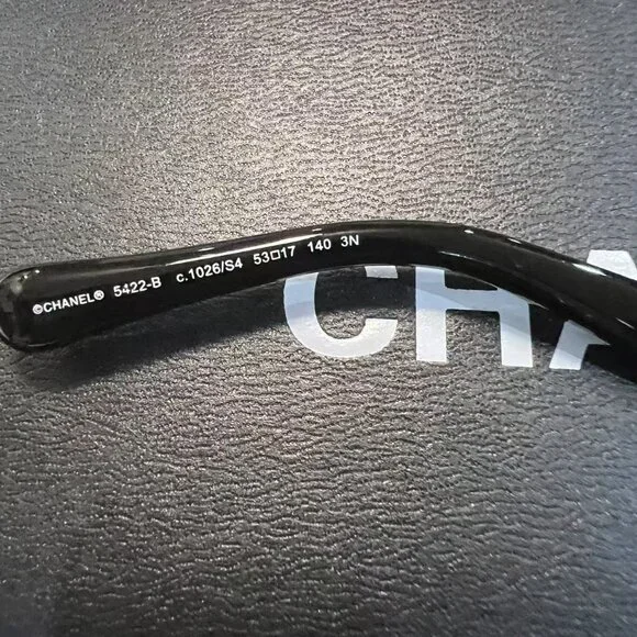 Authentic CHANEL Sunglasses Women's Polarized-Black/White CC Logo New With Box - Picture 8 of 9